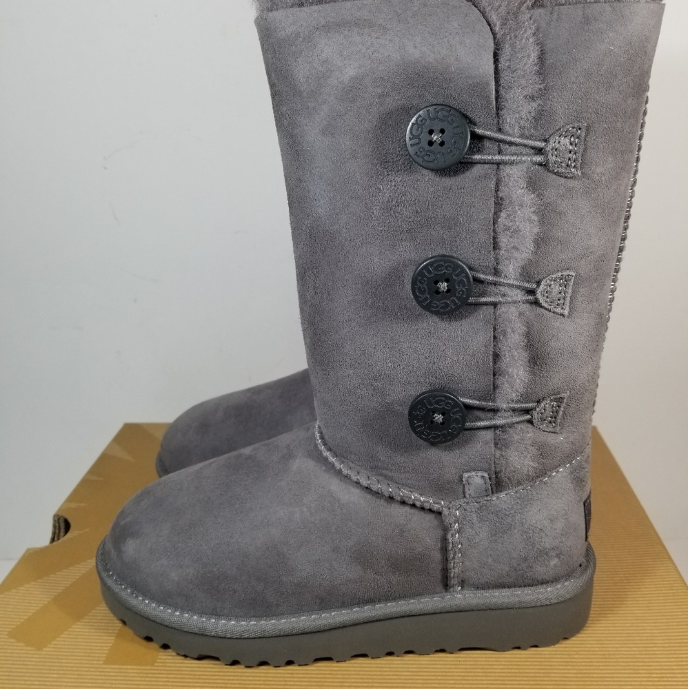 UGG Bailey Button Triplet Boots Grey Kids Size 13,1,3 NEW - Picture 3 of 8